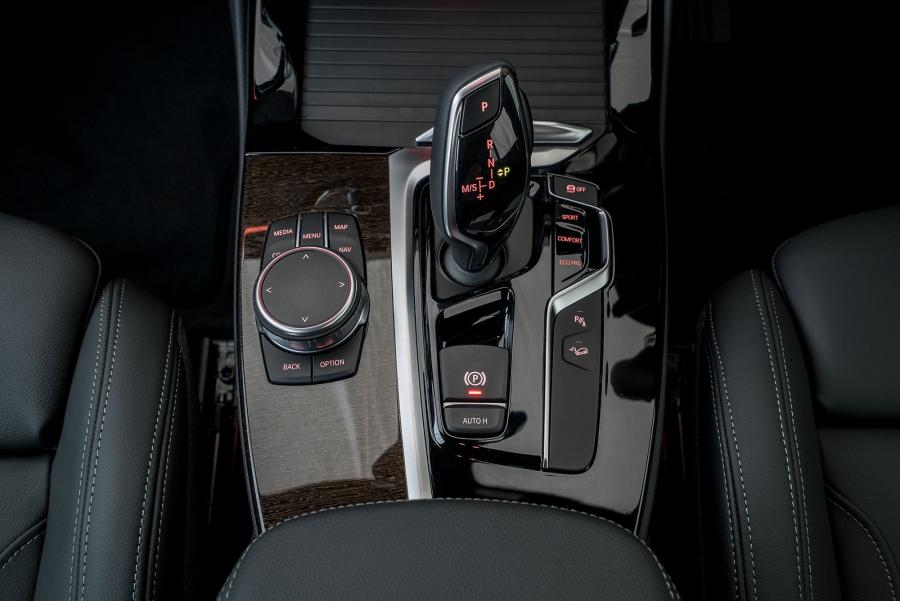 Детали интерьера BMW X3 xDrive30i Luxury Line (G01) 2018 года  (MY) (фото 8 из 23)